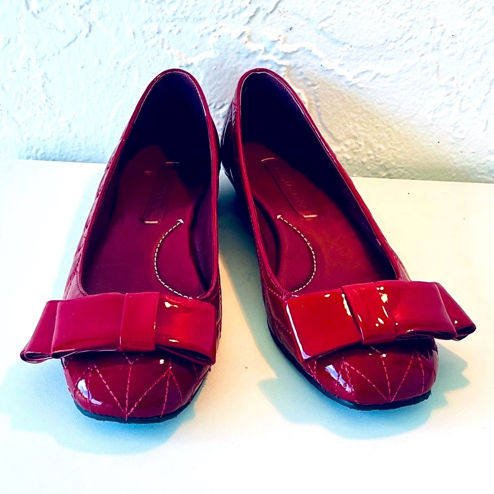BCBGMaxAzria Red Bow Quilted Flats

MOVING SALE🎈OPEN TO OFFERS